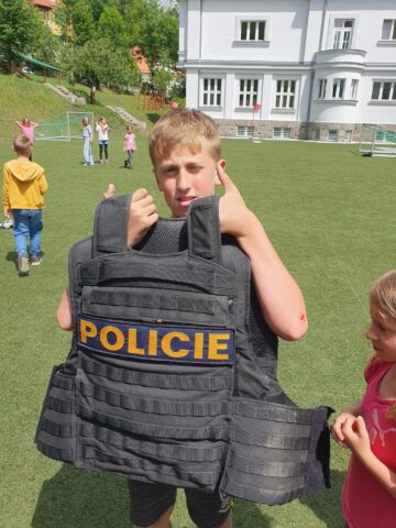 Policie - 16