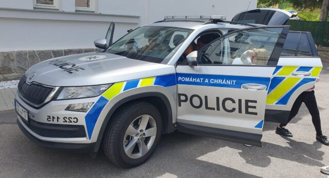 Policie - 27